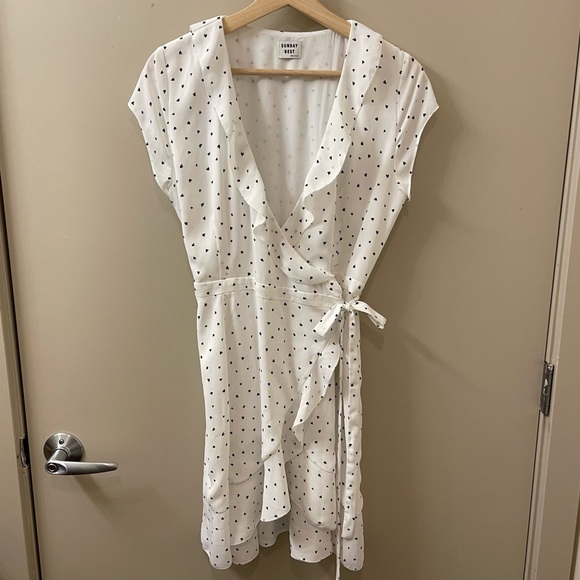 Aritzia Sunday Best Ruffle Wrap mini Dress black and white heart print size 4 - Picture 2 of 8